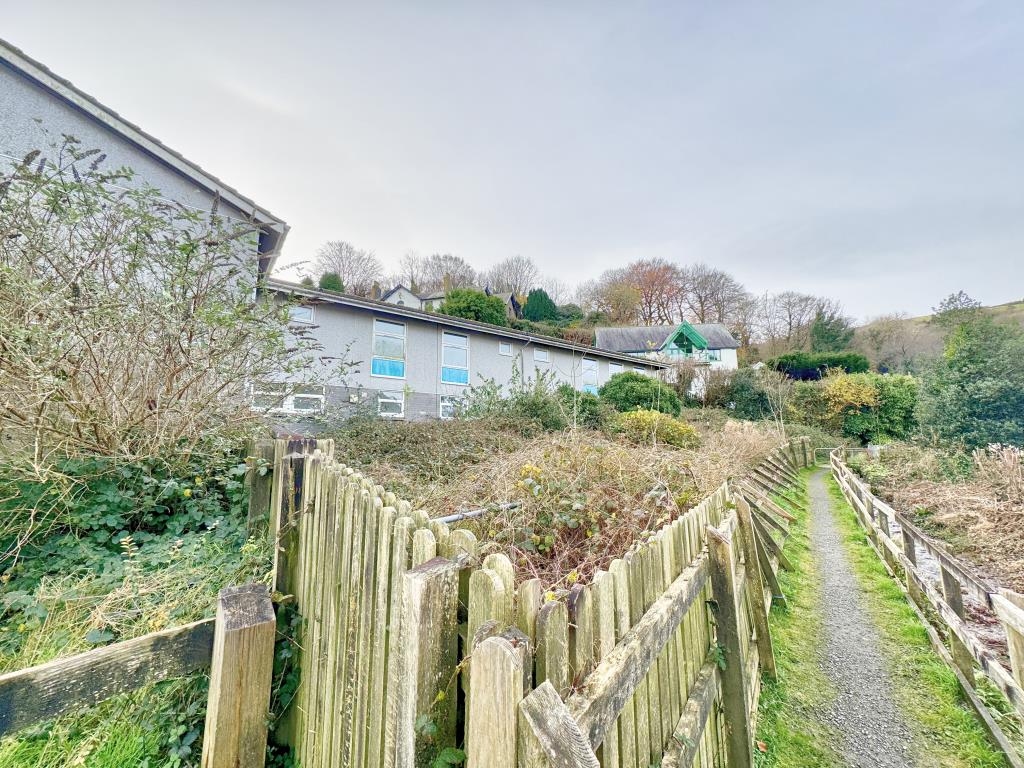 Lot: 17 - EX-RETIREMENT COMPLEX WITH APPROVED PLANNING PERMISSION - Side angle to the property